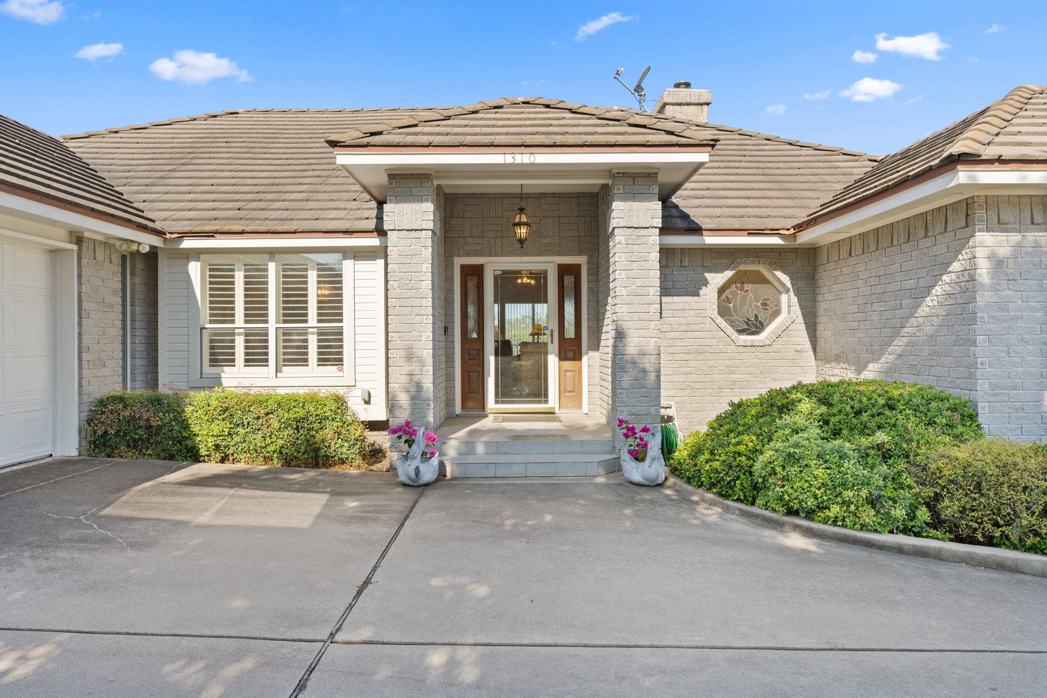 1310 Clayton Nolen DR