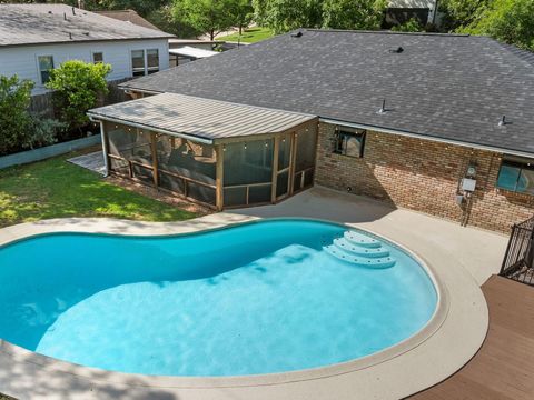 Photo of 2406 Elmglen DR, Austin, TX 78704 (MLS # 6744451)