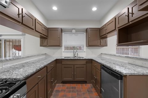 Tiny photo for 1731 Hillcrest LN, Austin, TX 78721 (MLS # 6179778)