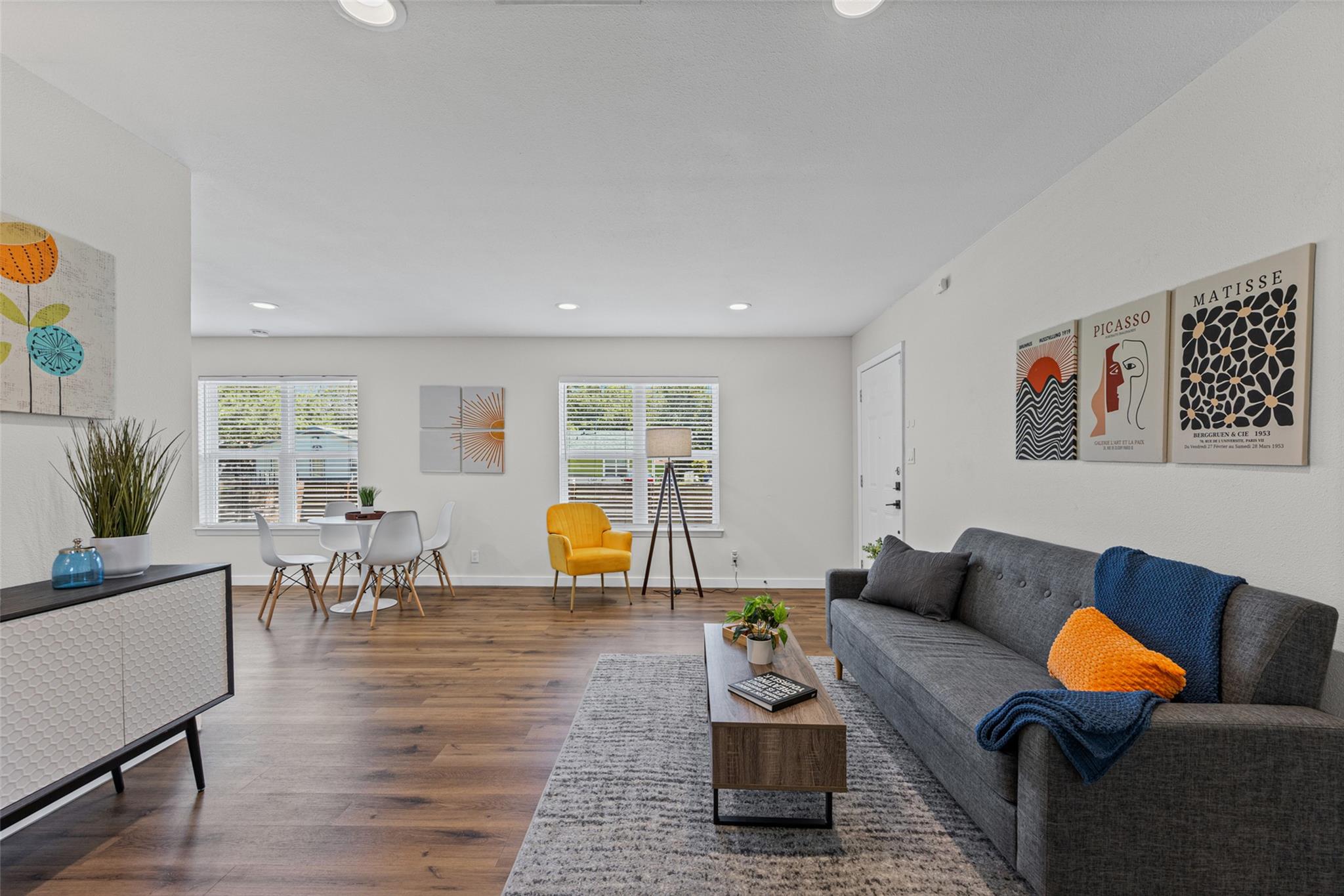 6211 Palm CIR