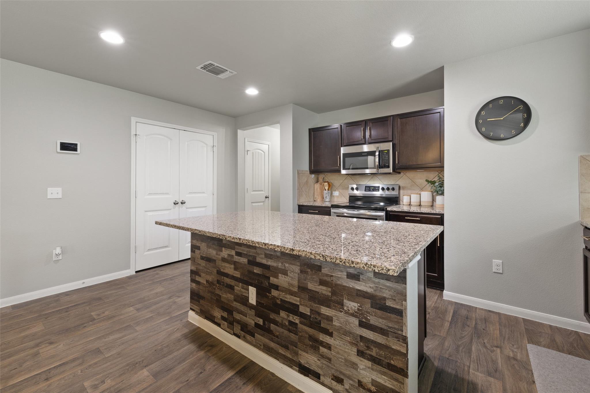 104 San Bernard TRL