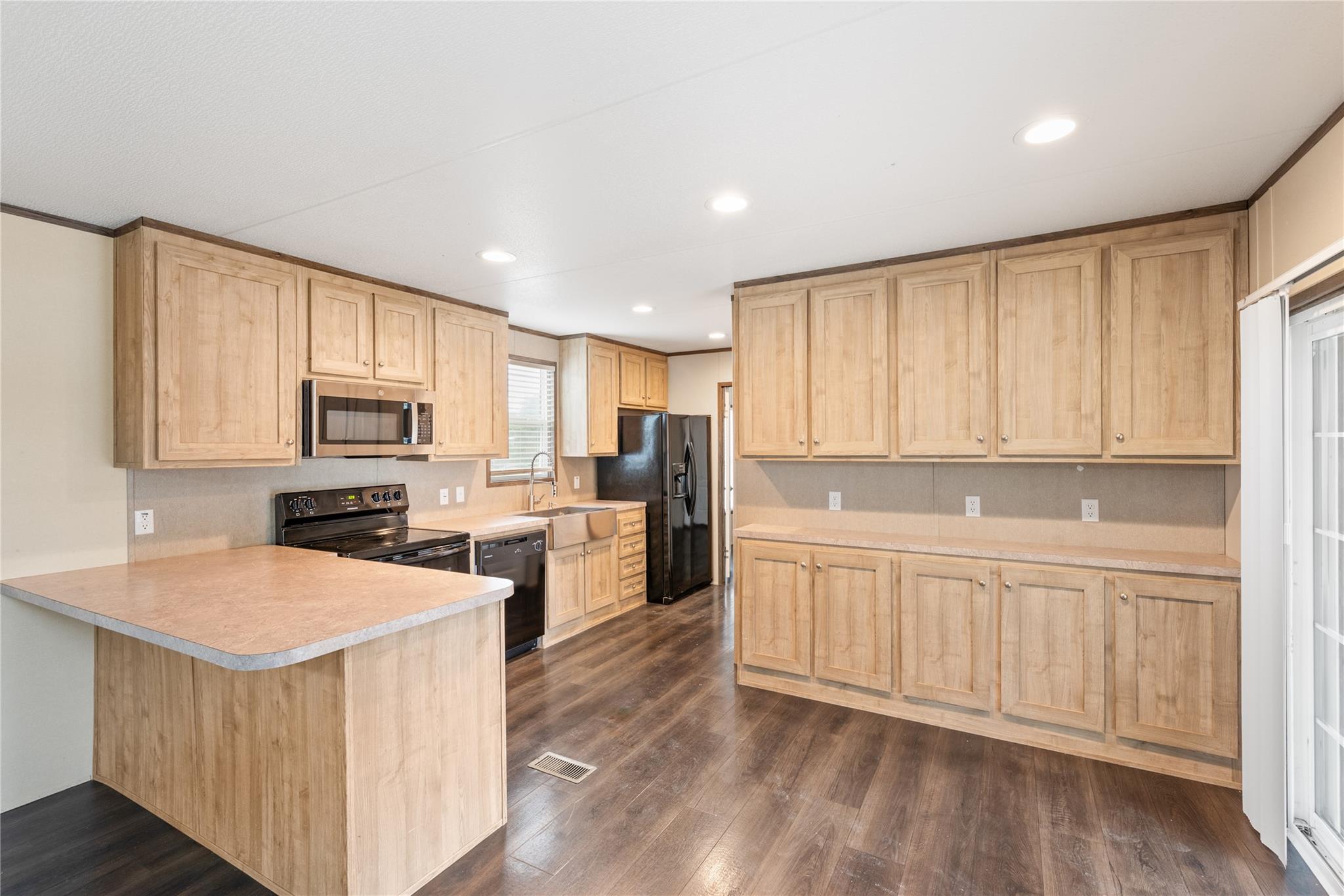 110 Leisure LN