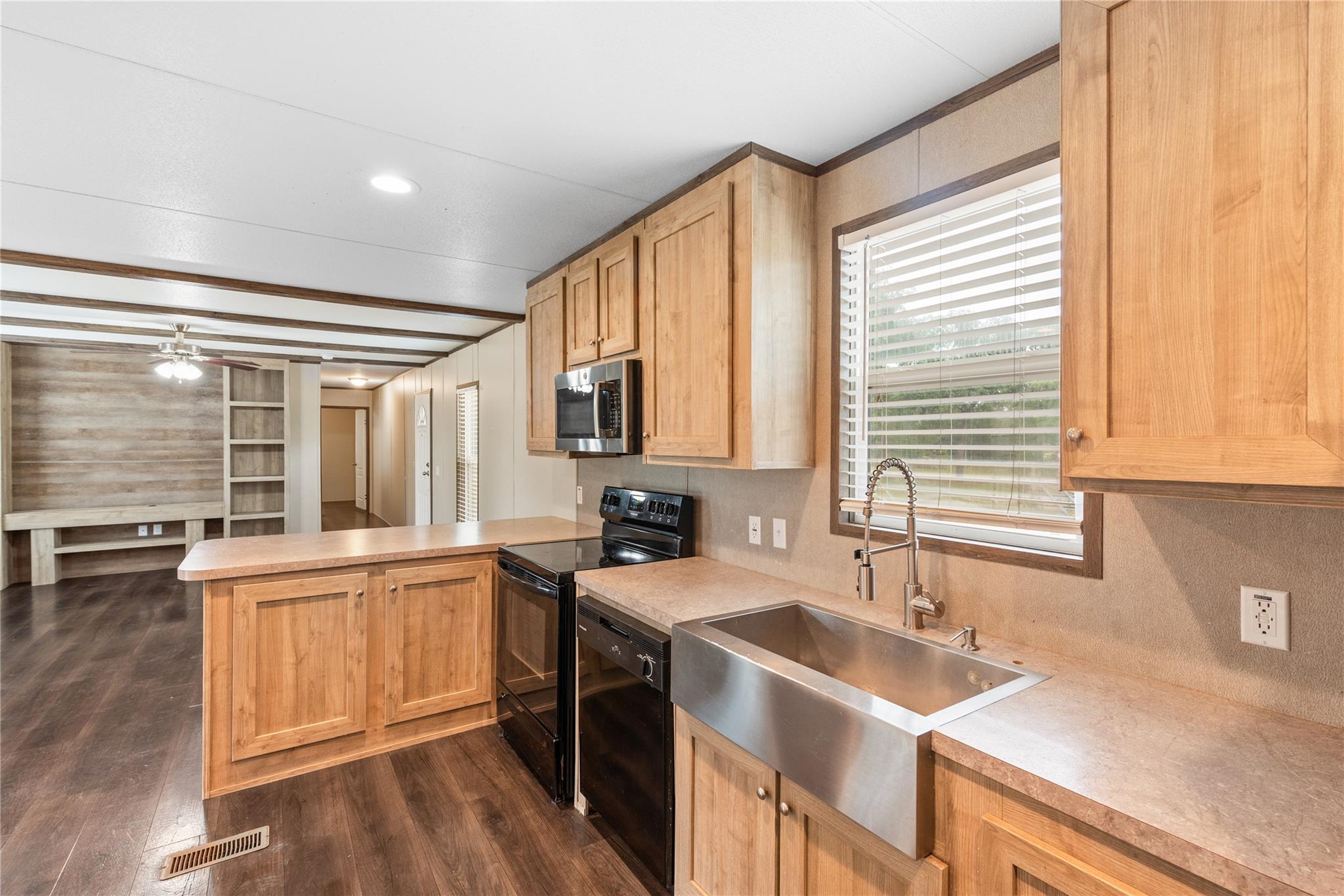 110 Leisure LN