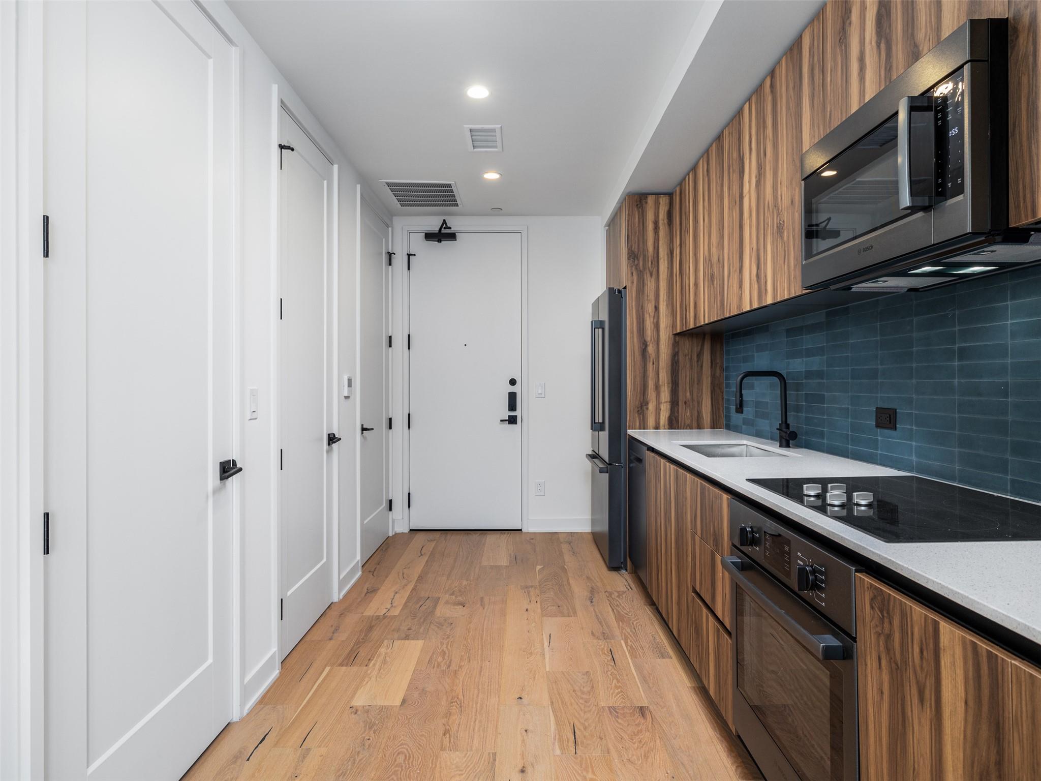 84 East Ave 3308
