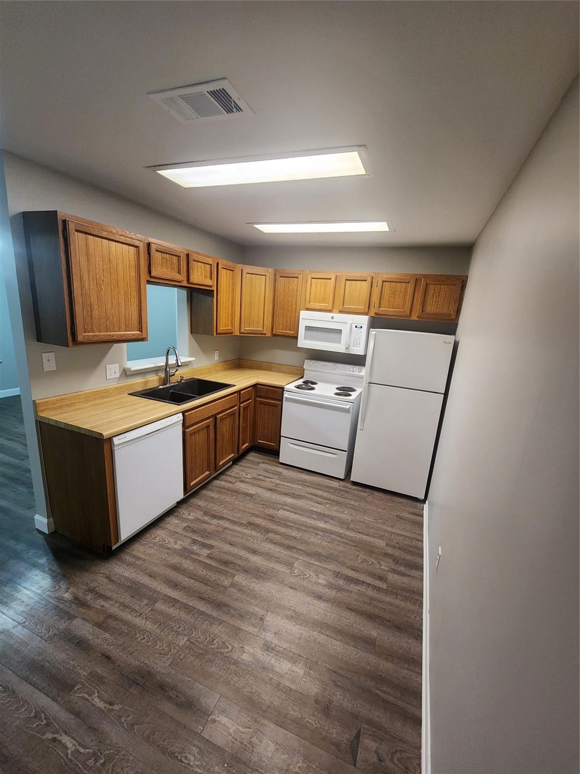 San Marcos, Texas 78666, United States, 2 Bedrooms Bedrooms, ,2 BathroomsBathrooms,Residential,Pending,49833