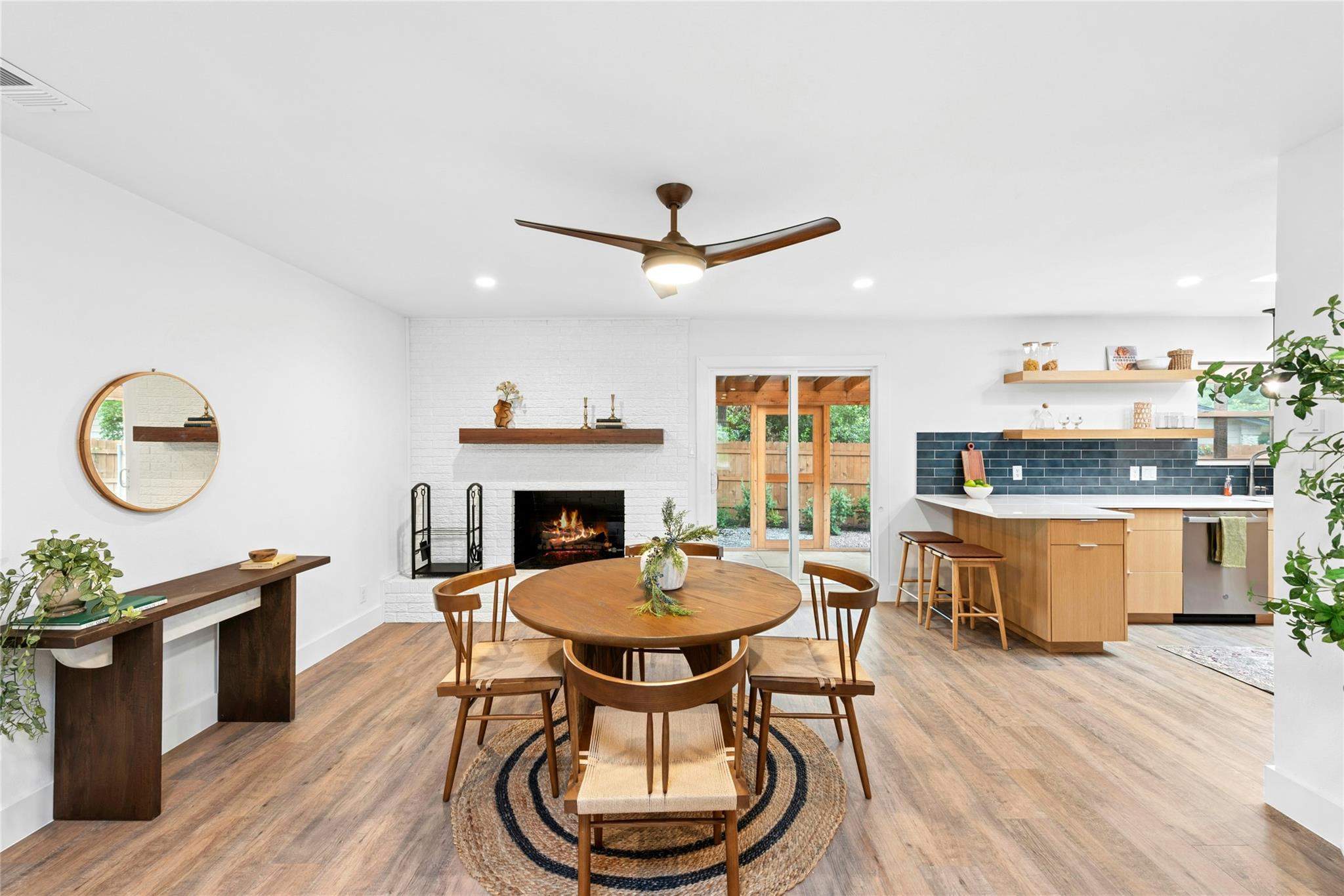 8601 Winding WALK