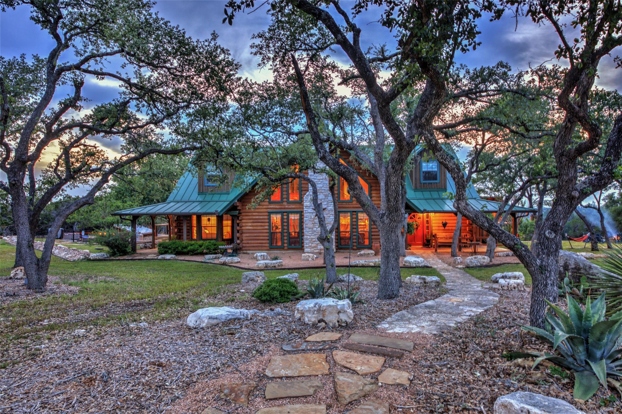 4451 McGregor LN