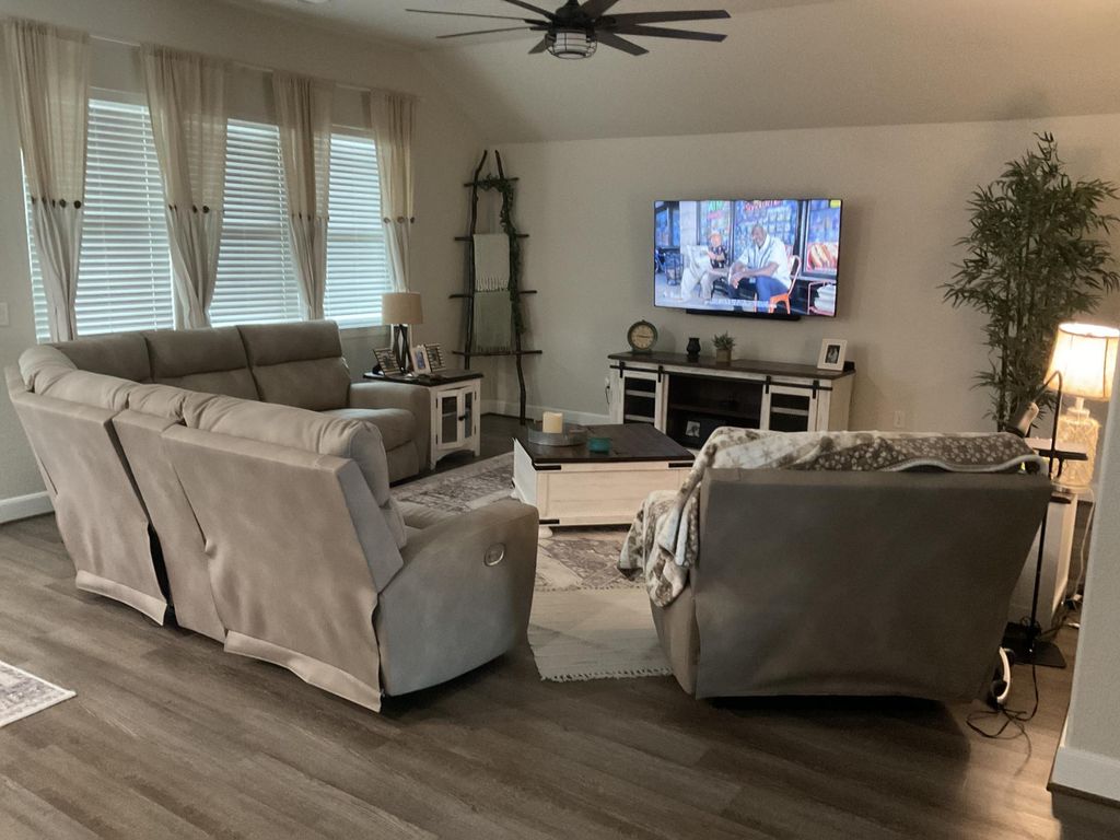 Photo of 905 Academy Oaks DR, San Marcos, TX 78666 (MLS # 3597803)