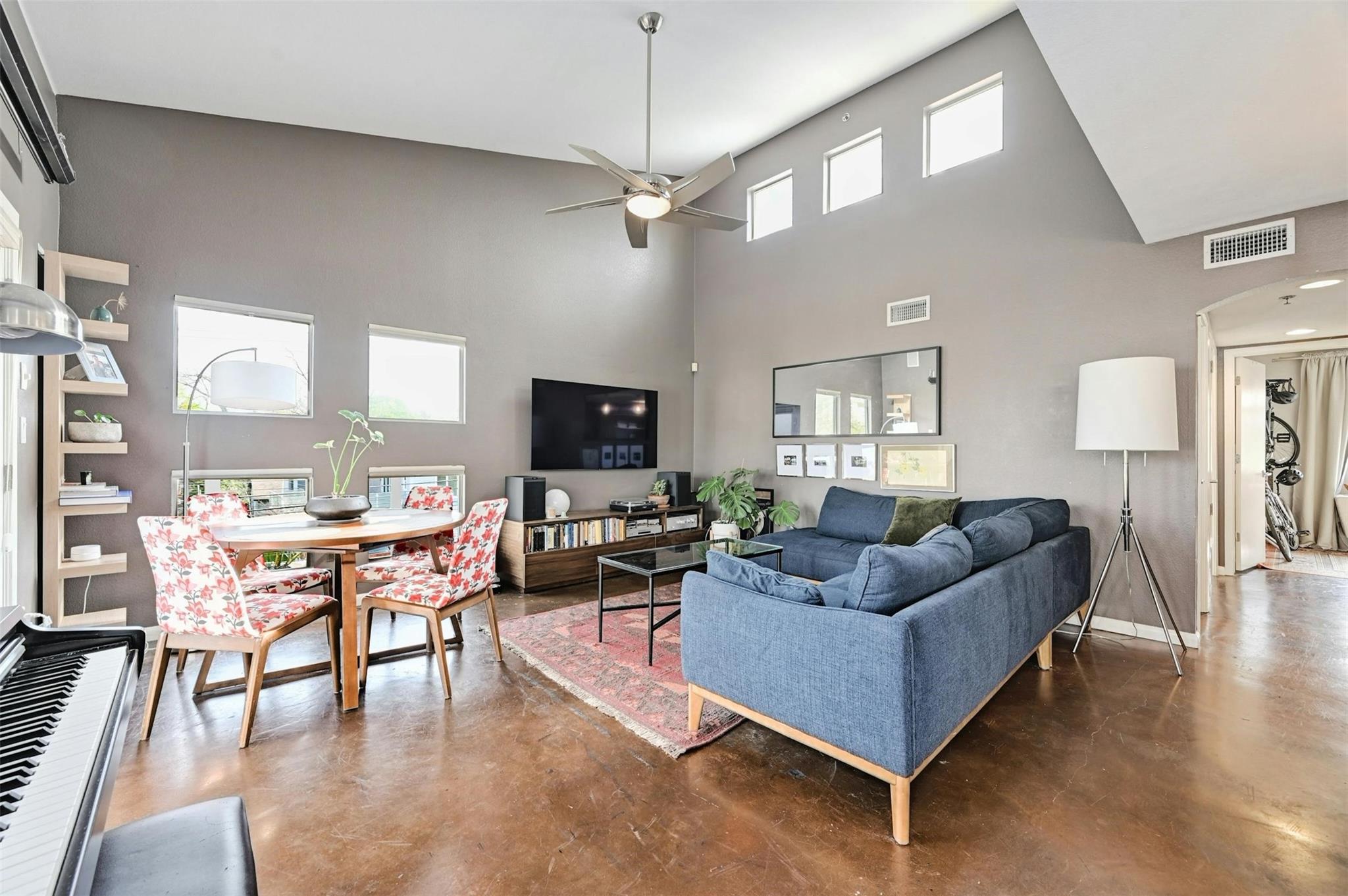 41 Waller ST 310