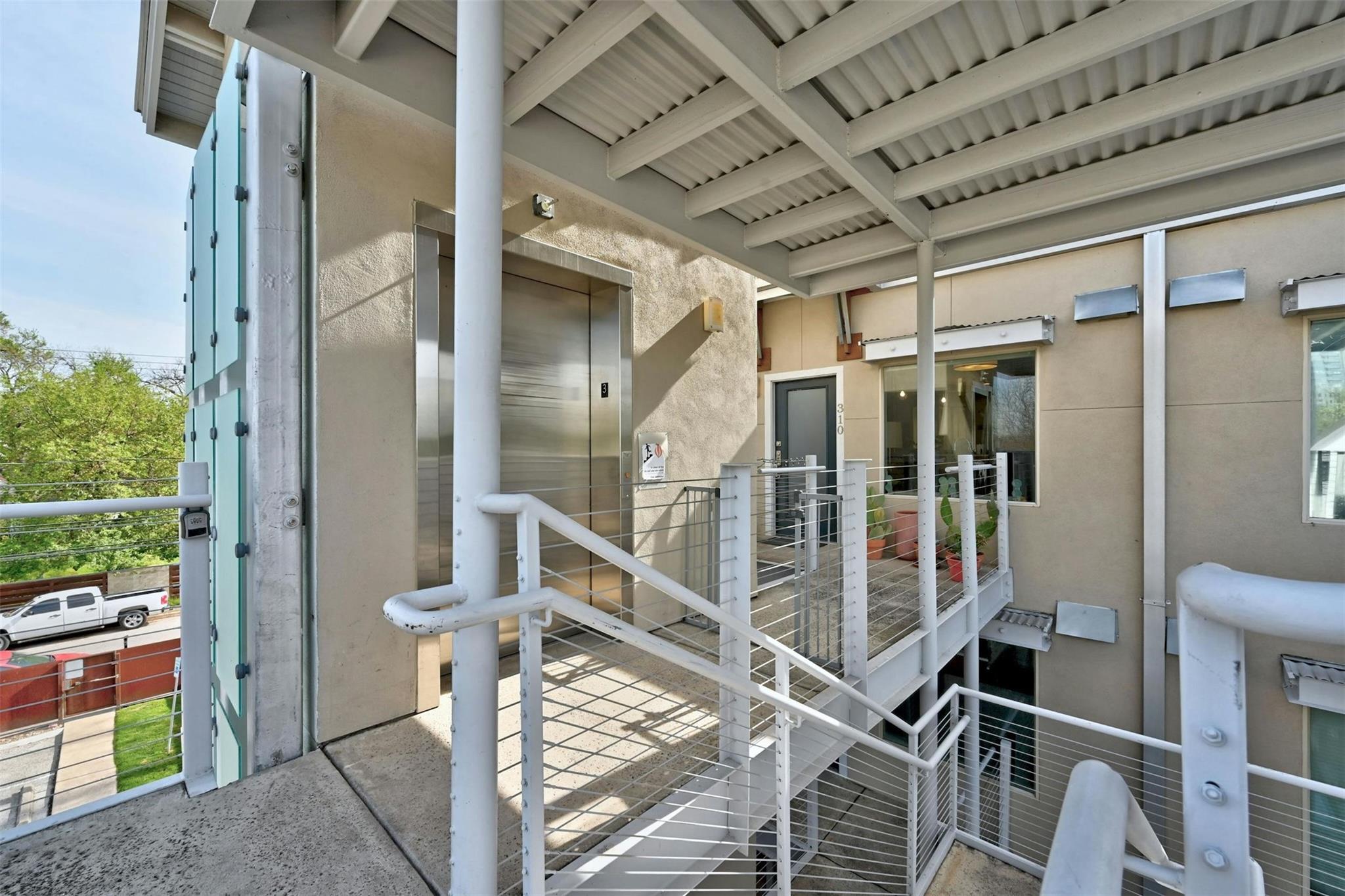 41 Waller ST 310