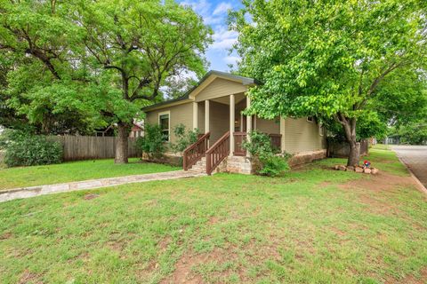 111 Adam L Chapa Sr ST Austin TX 78702