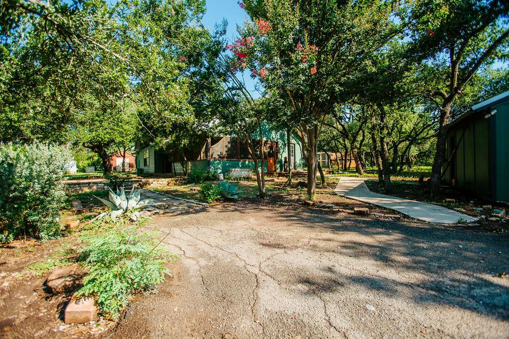 204 E Lakeshore DR