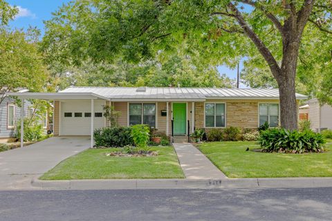 Photo of 1314 Cloverleaf DR, Austin, TX 78723 (MLS # 5050927) Photo of 1314 Cloverleaf DR, Austin, TX 78723 (MLS # 5050927)