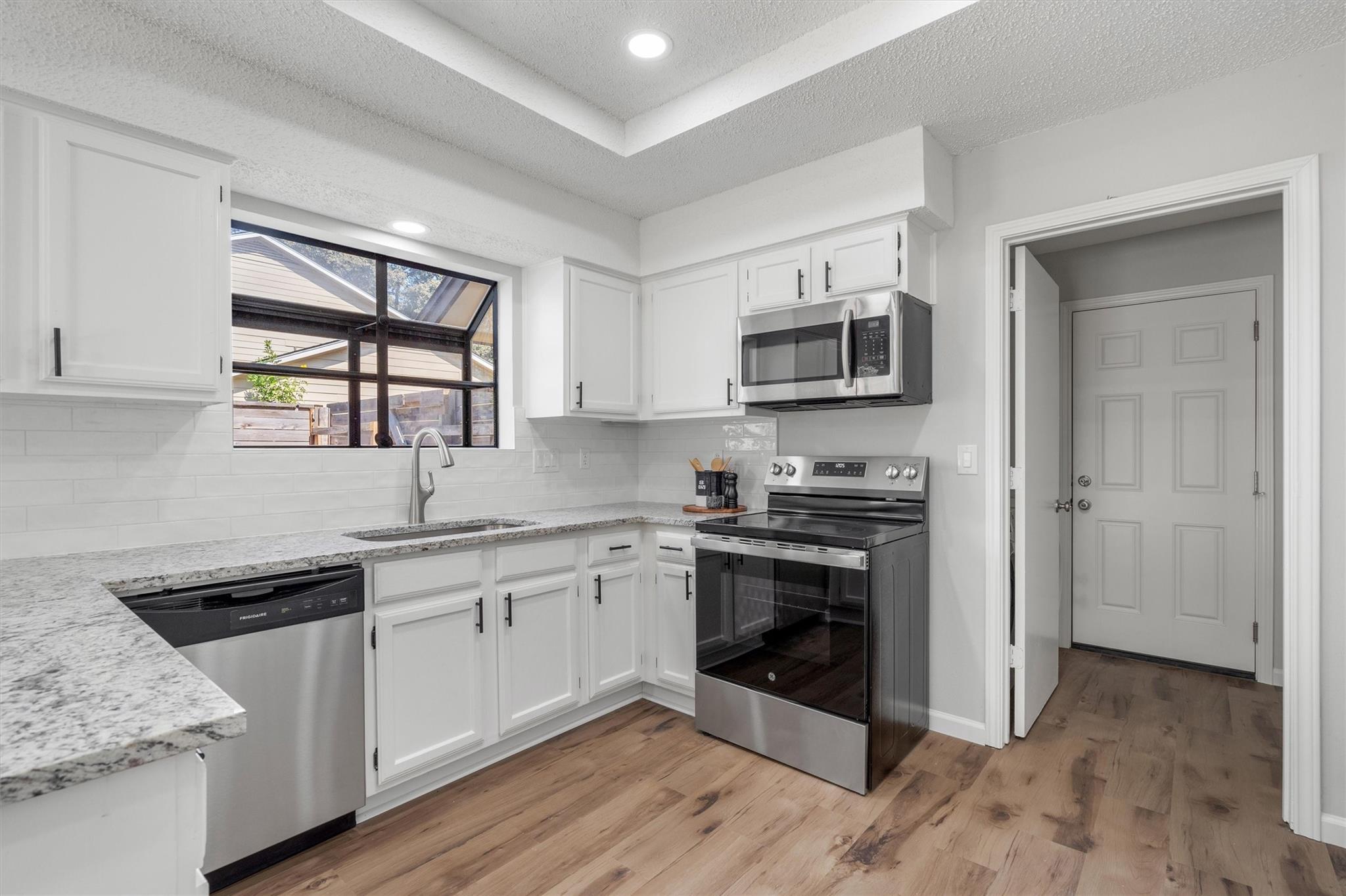 101 N Kings Canyon DR