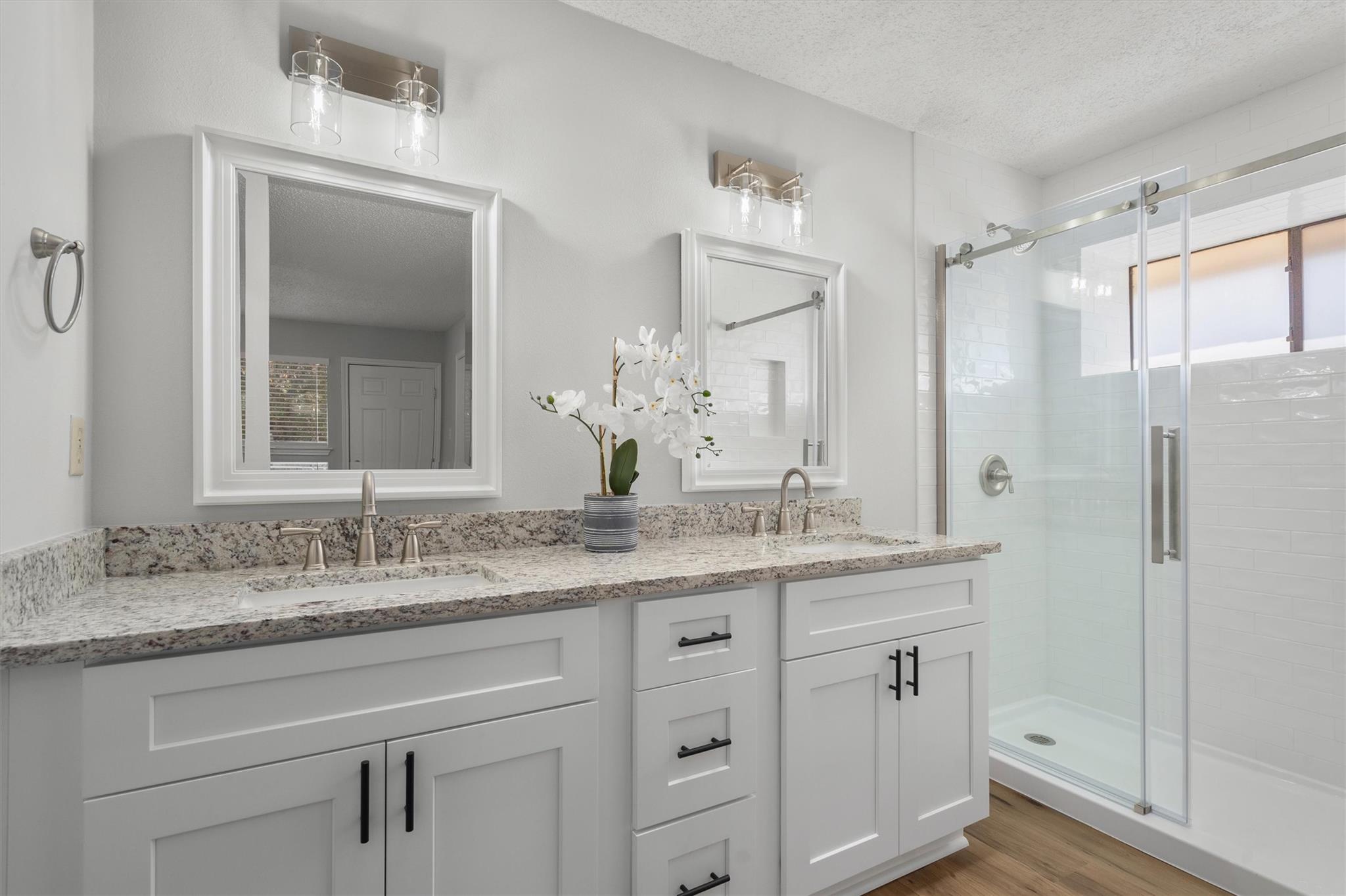 101 N Kings Canyon DR