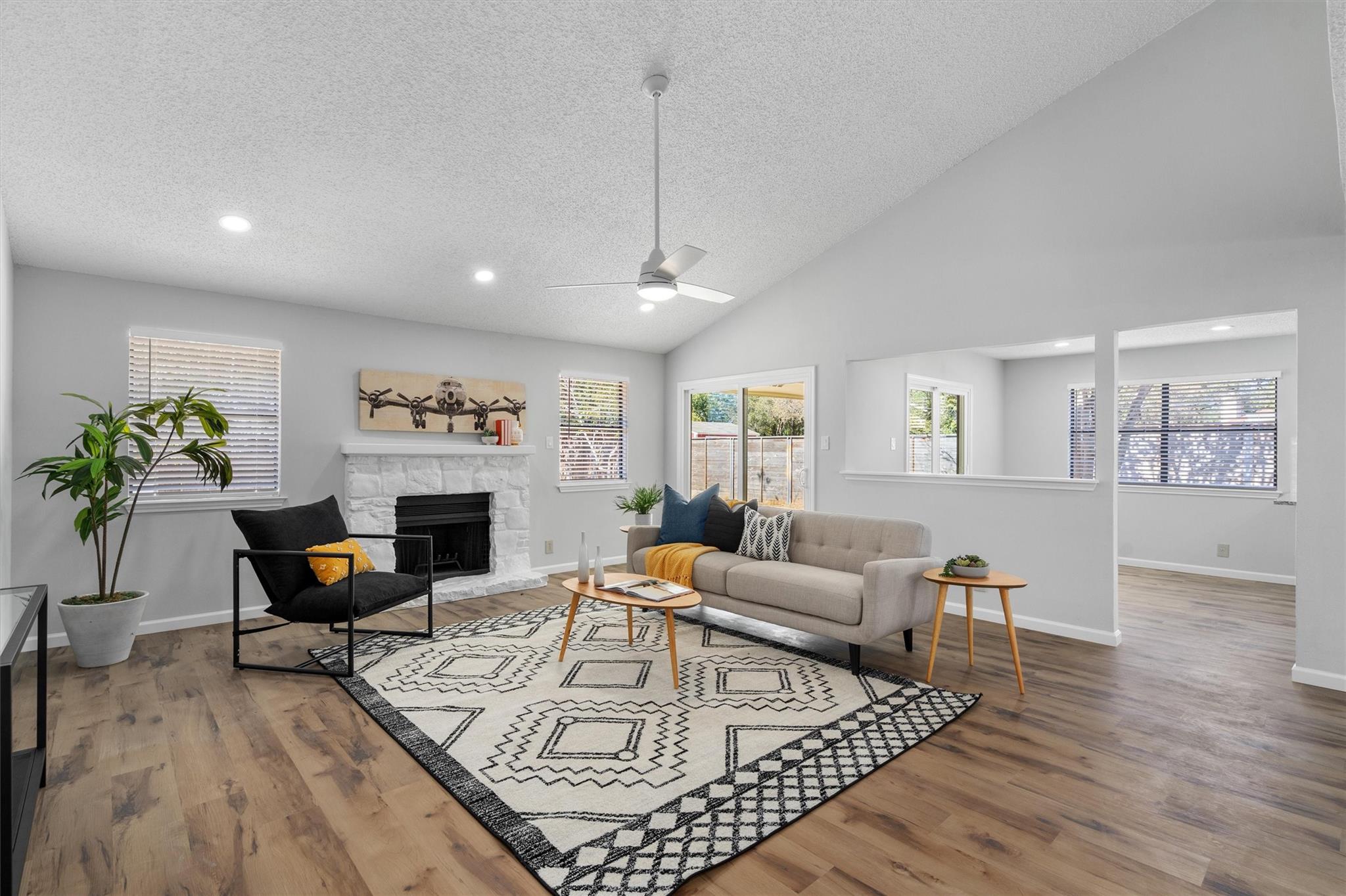 101 N Kings Canyon DR