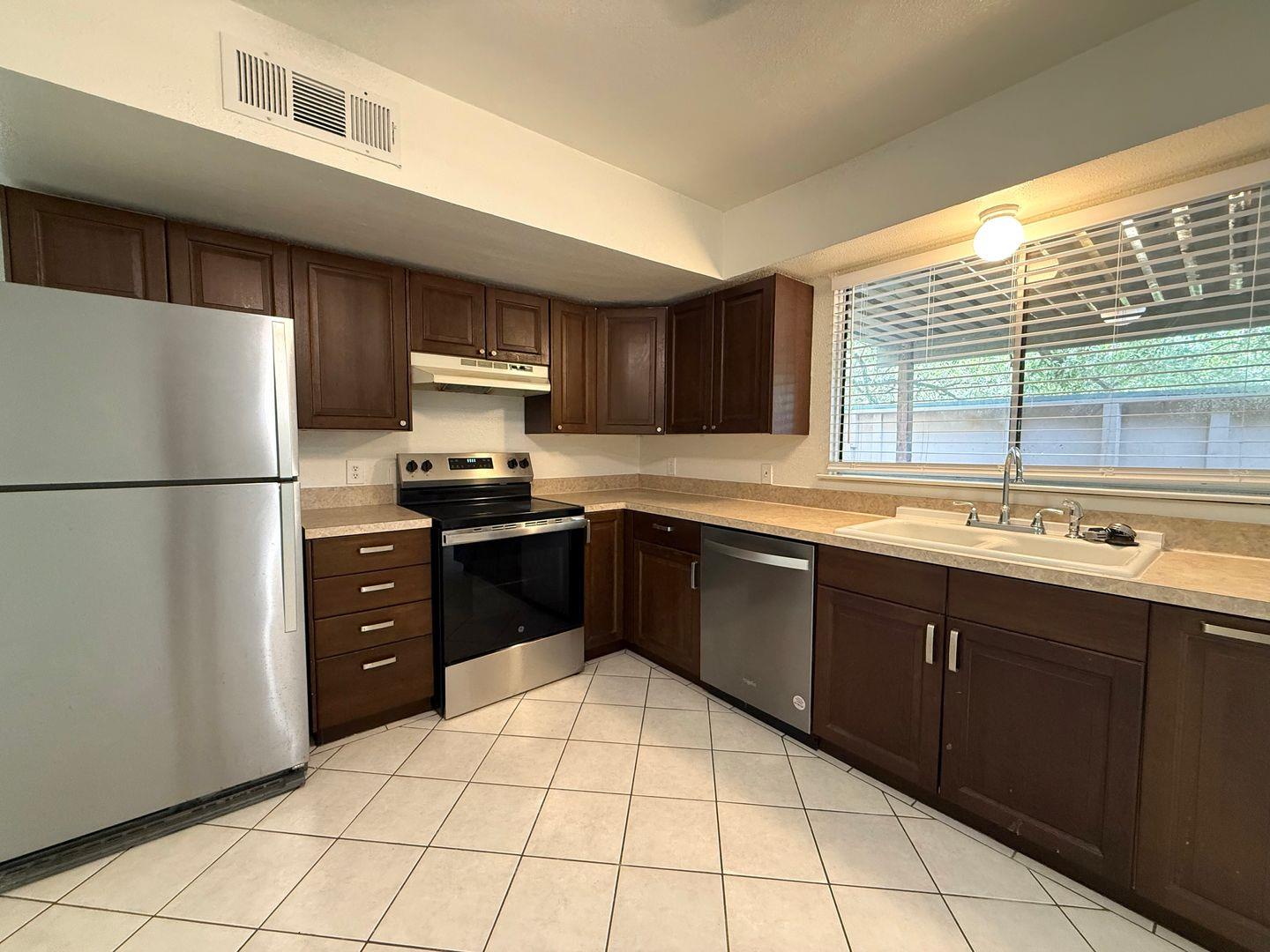 900 W Village LN