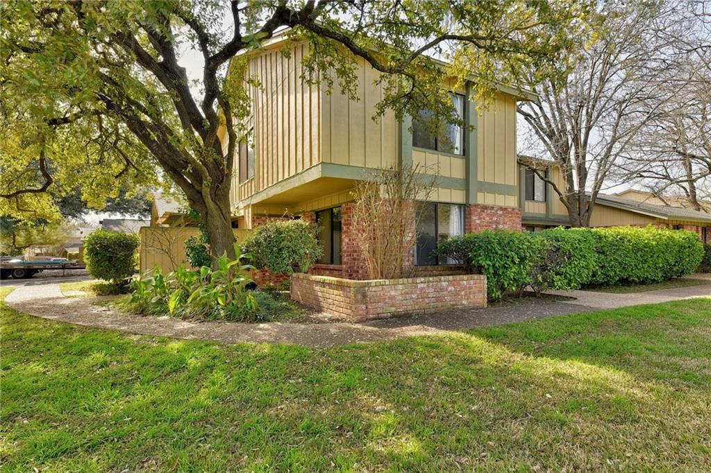 900 W Village LN