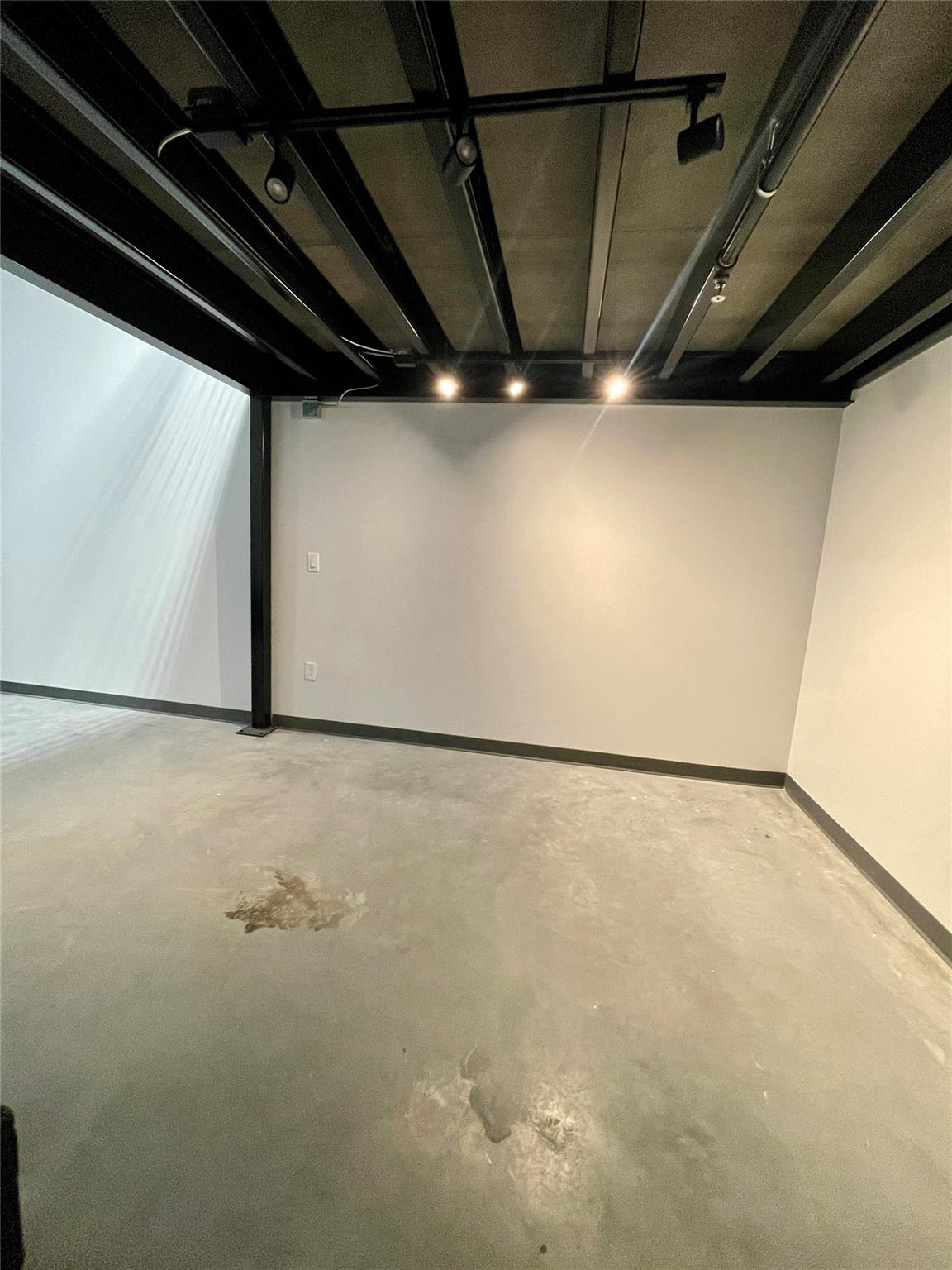 4229 N FM 620 RD 207