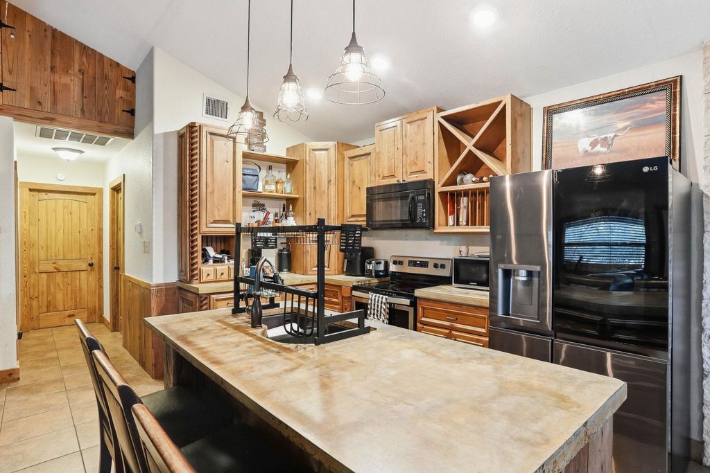 Photo of 340 Rio Oak, Pipe Creek, TX 78063 (MLS # 5996067)