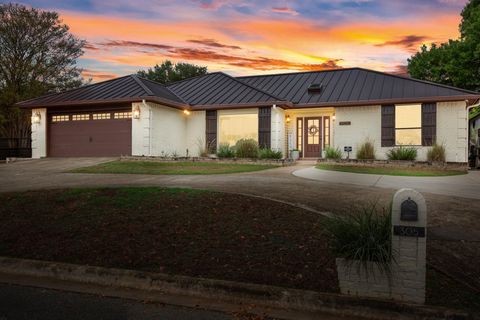 305 E Tanglewood DR New Braunfels TX 78130