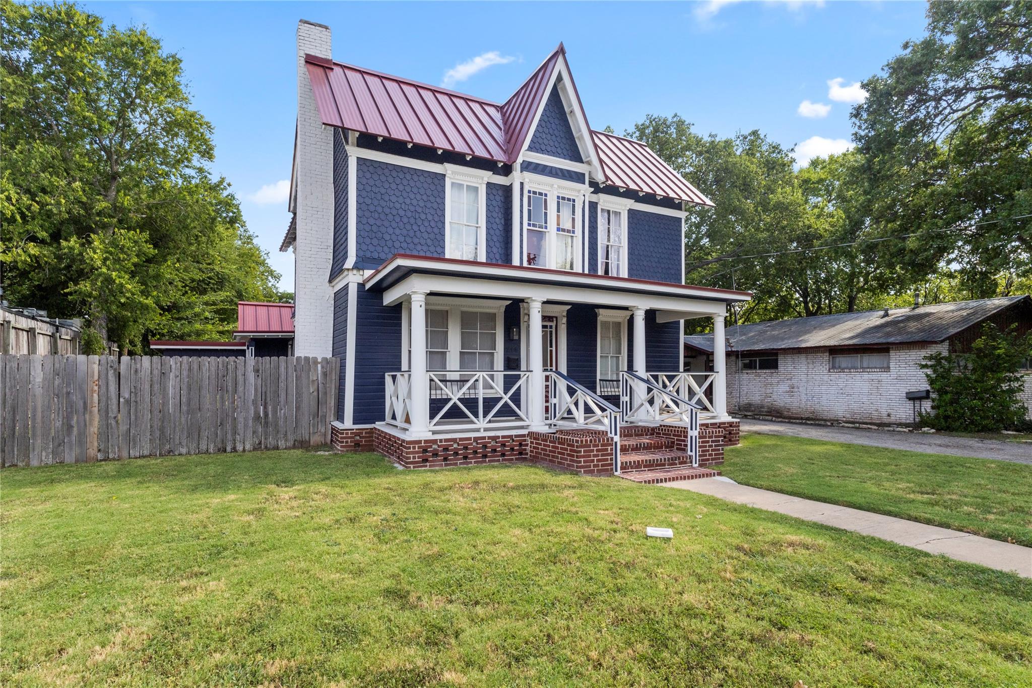 214 W University Ave