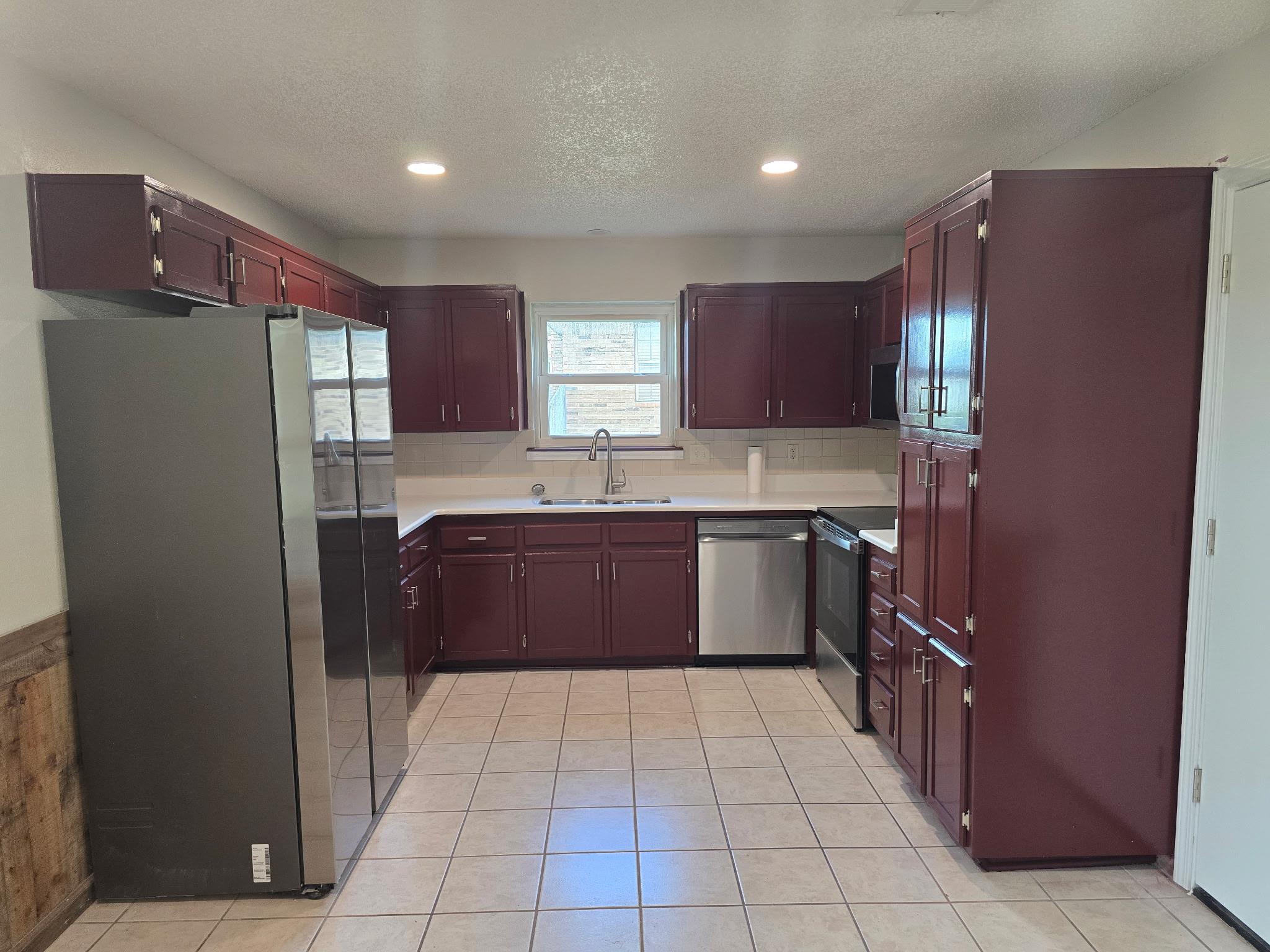 112 E Hogan DR