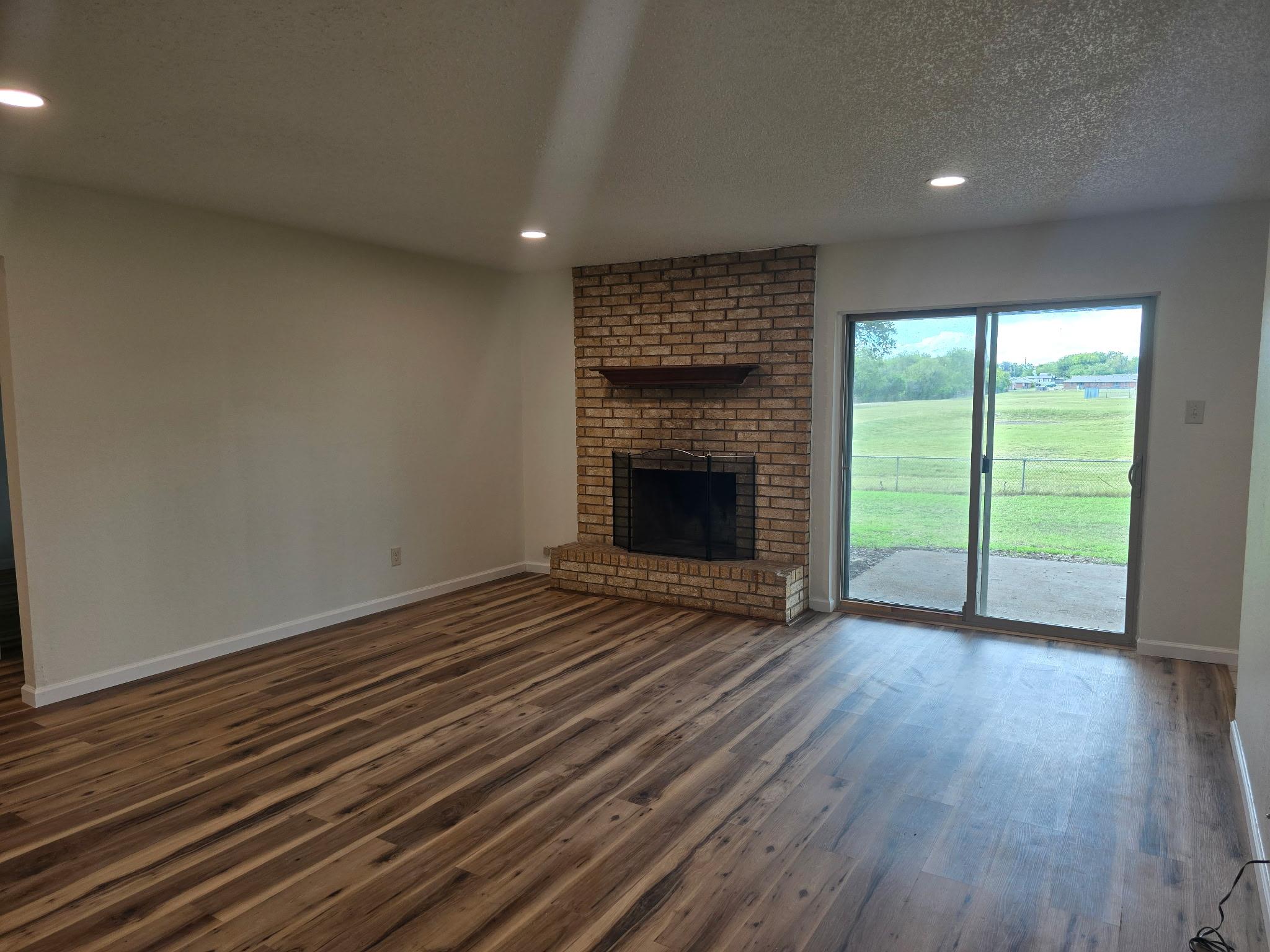 112 E Hogan DR
