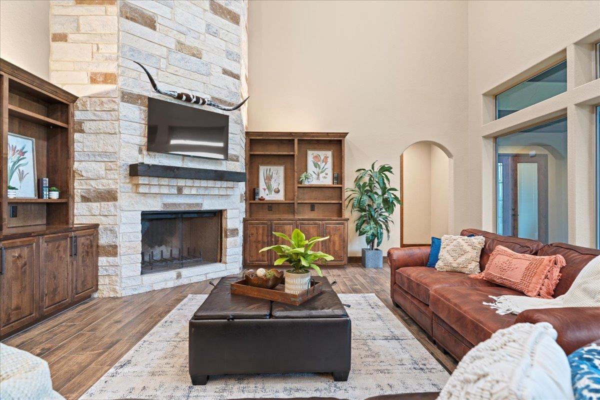 1951 Bridlewood Ranches DR