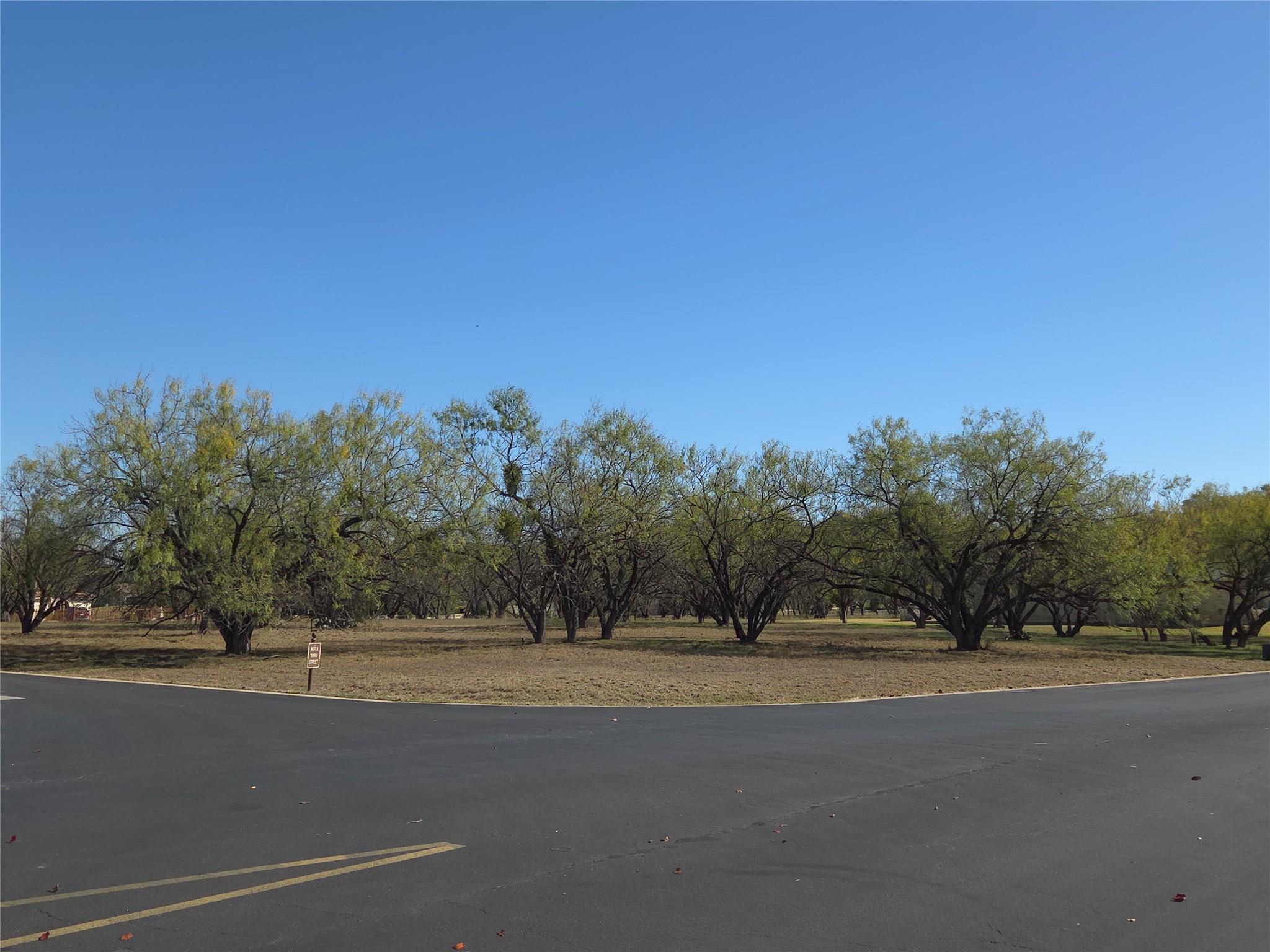 LT 23048 Hi Circle South/Far West