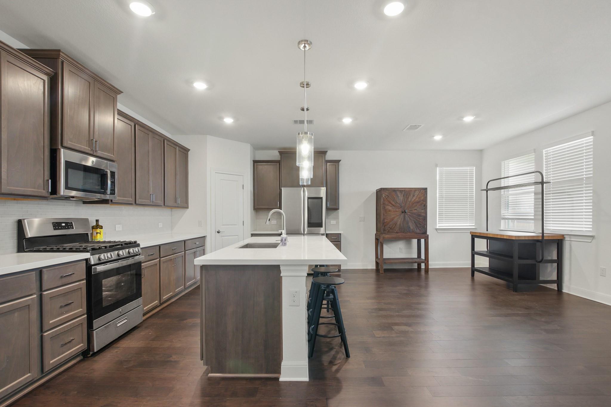 13613 Long Island DR