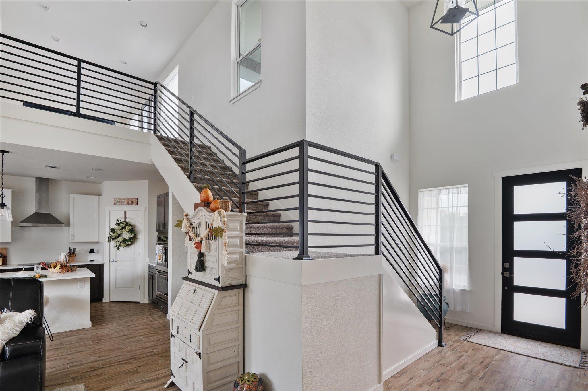 136 W Castlebriar DR