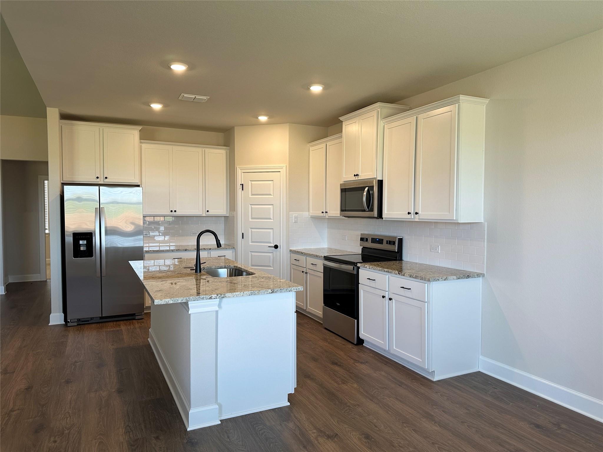 513 W Luna Blue LN