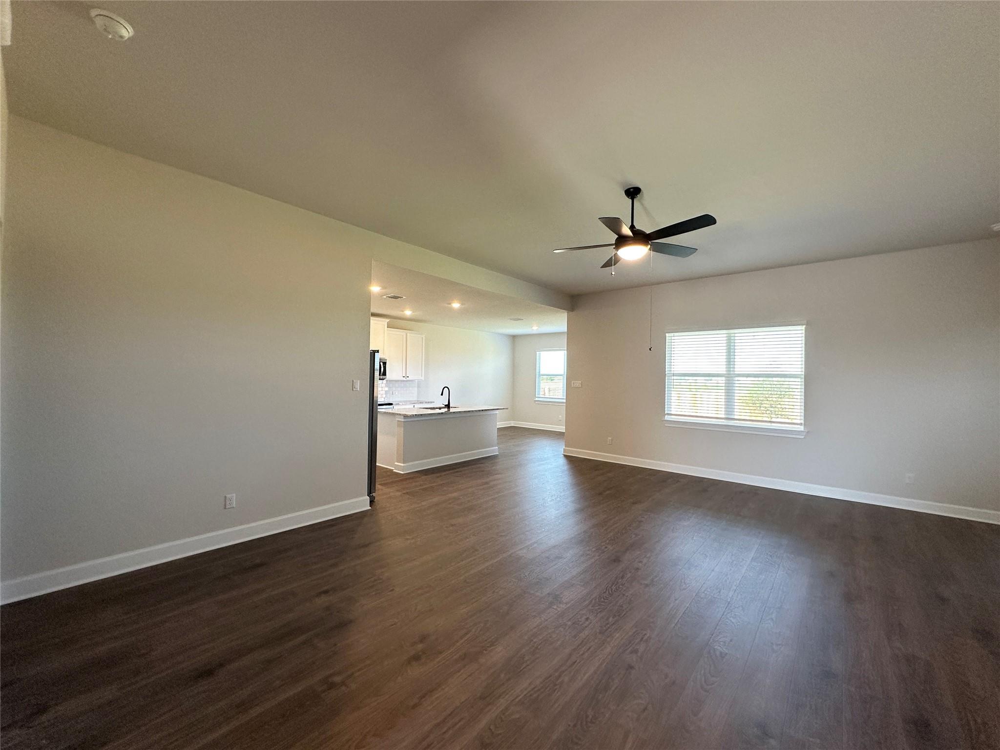 513 W Luna Blue LN