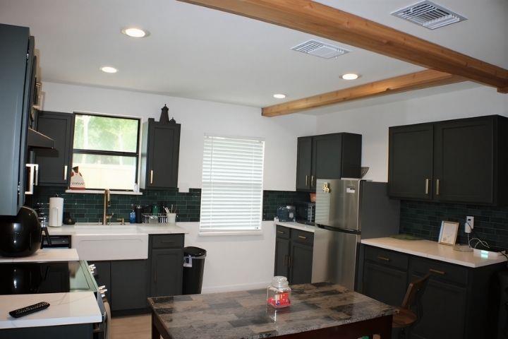 906 E Live Oak ST