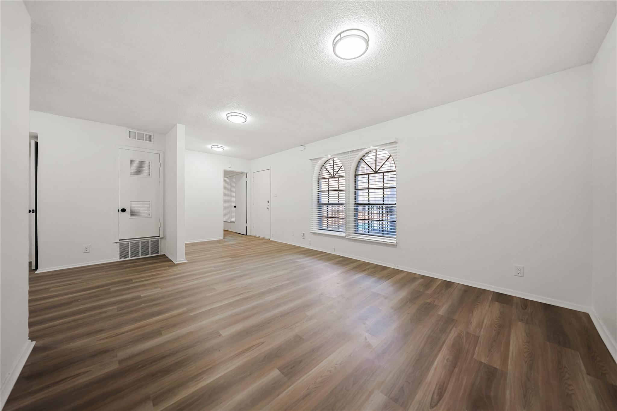 101 E 33rd ST 104