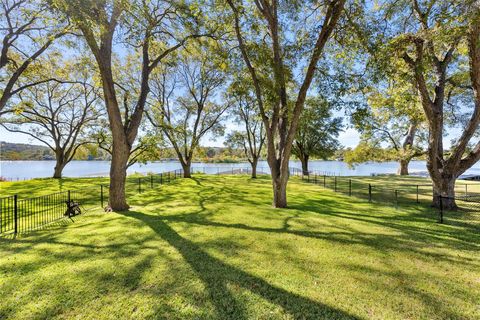 327 Meadowlakes DR Meadowlakes TX 78654