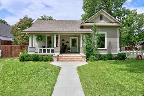 Photo of 1502 S Elm ST, Georgetown, TX 78626 (MLS # 3466894)