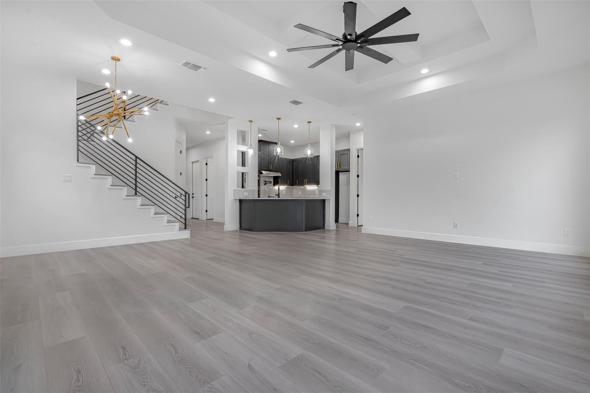 303 W Lane Ave