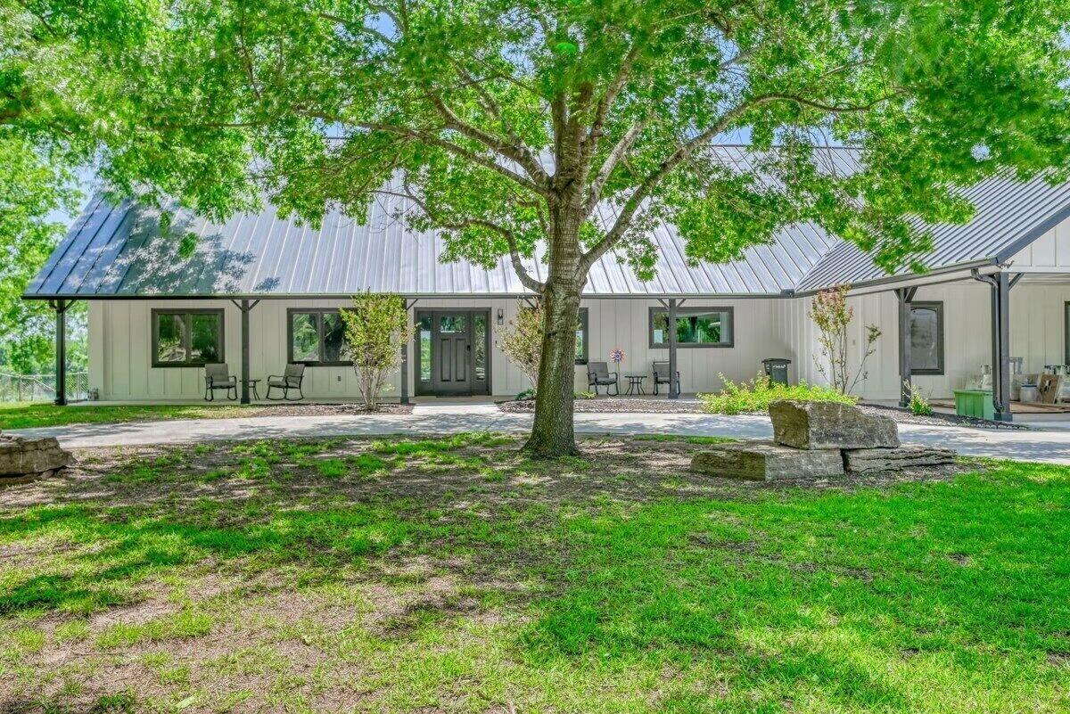 3120 River Oaks DR