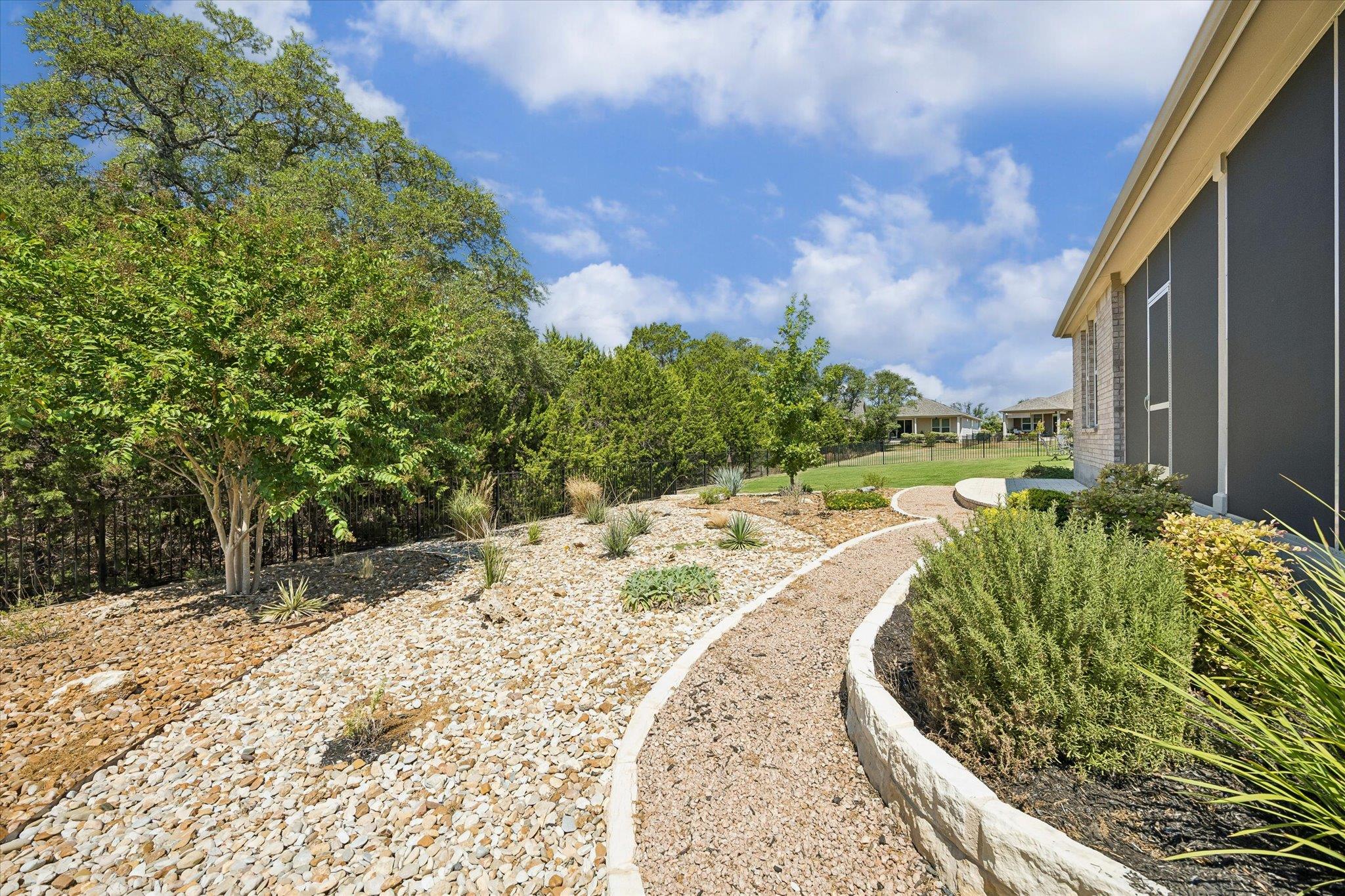 306 Kitty Hawk RD