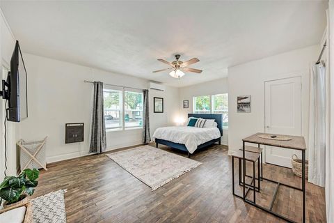 Photo of 915 W 21st ST #2, Austin, TX 78705 (MLS # 2106143)