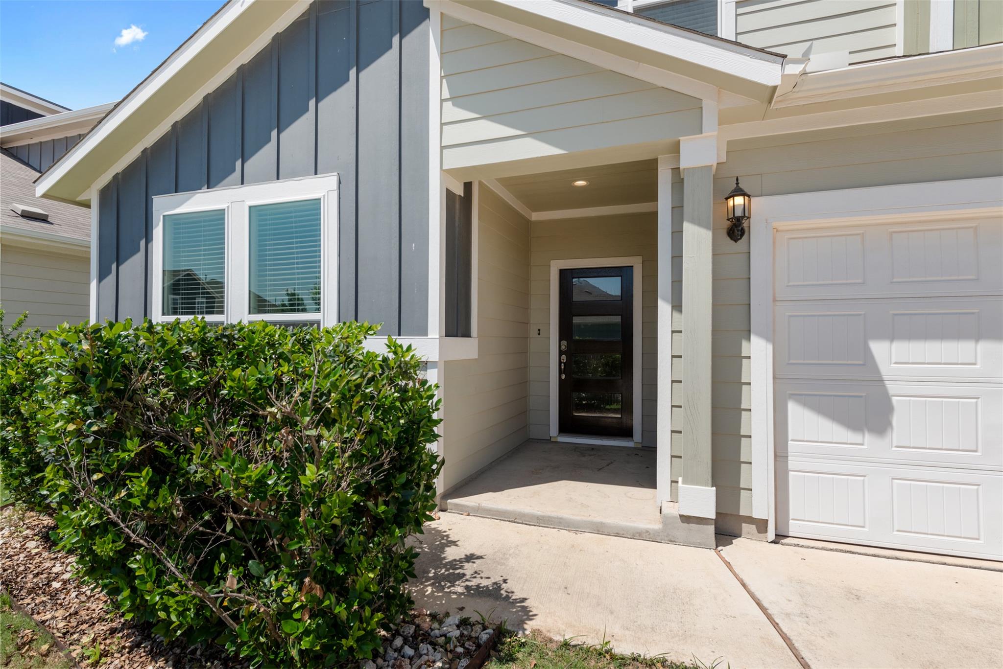 12008 Saddle Rock DR