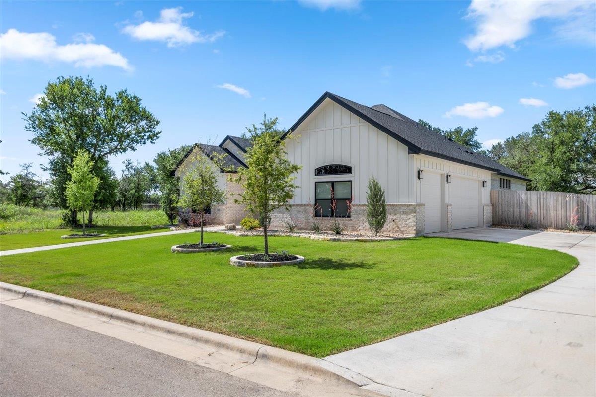 813 Eagle Heights DR