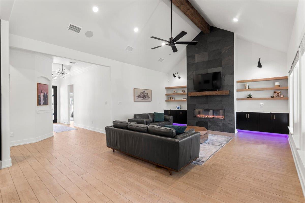 813 Eagle Heights DR
