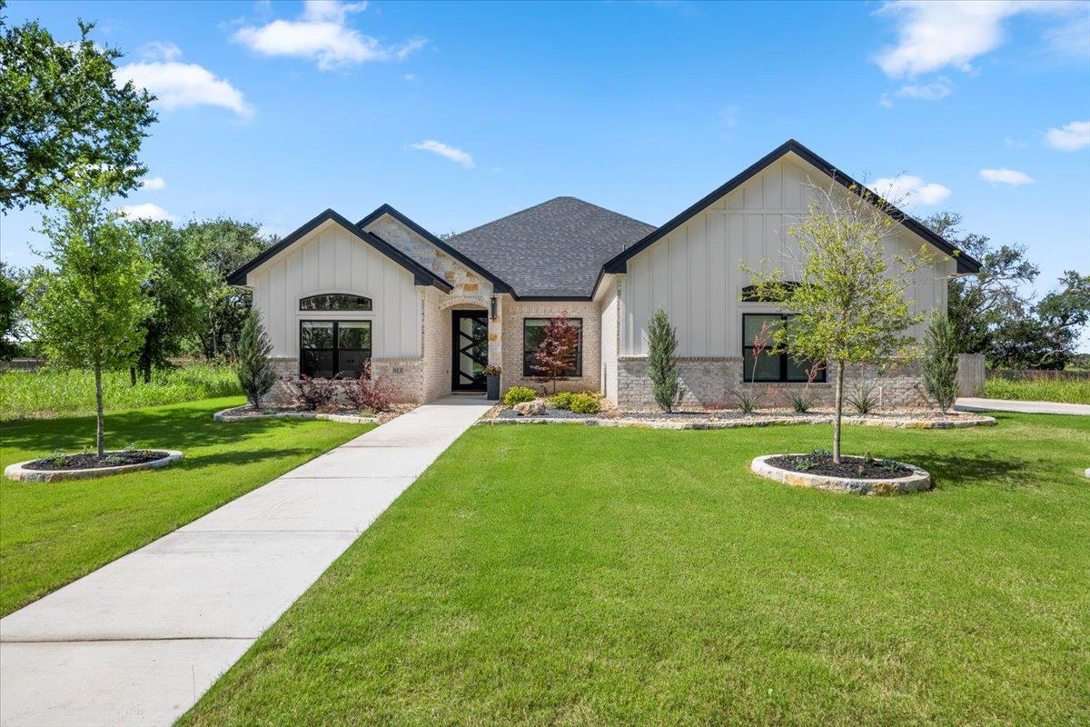 813 Eagle Heights DR