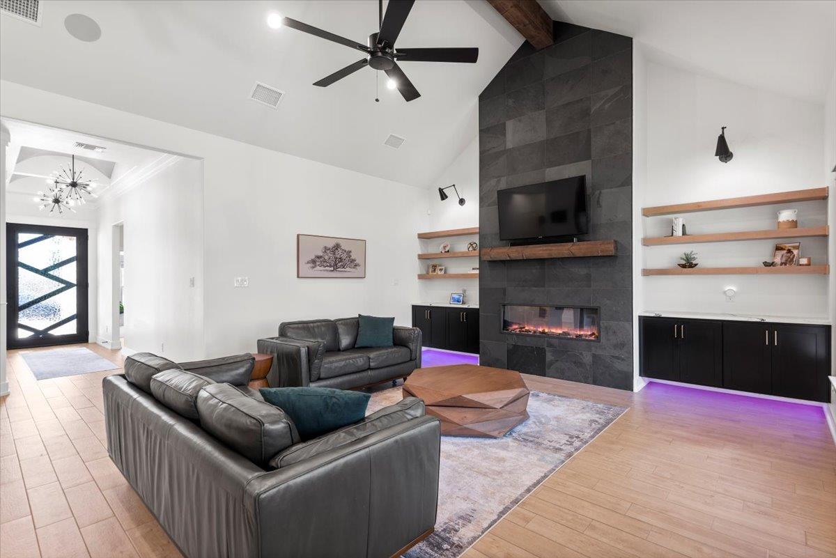 813 Eagle Heights DR