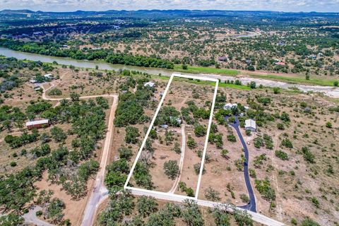 111 River View DR Johnson City TX 78636