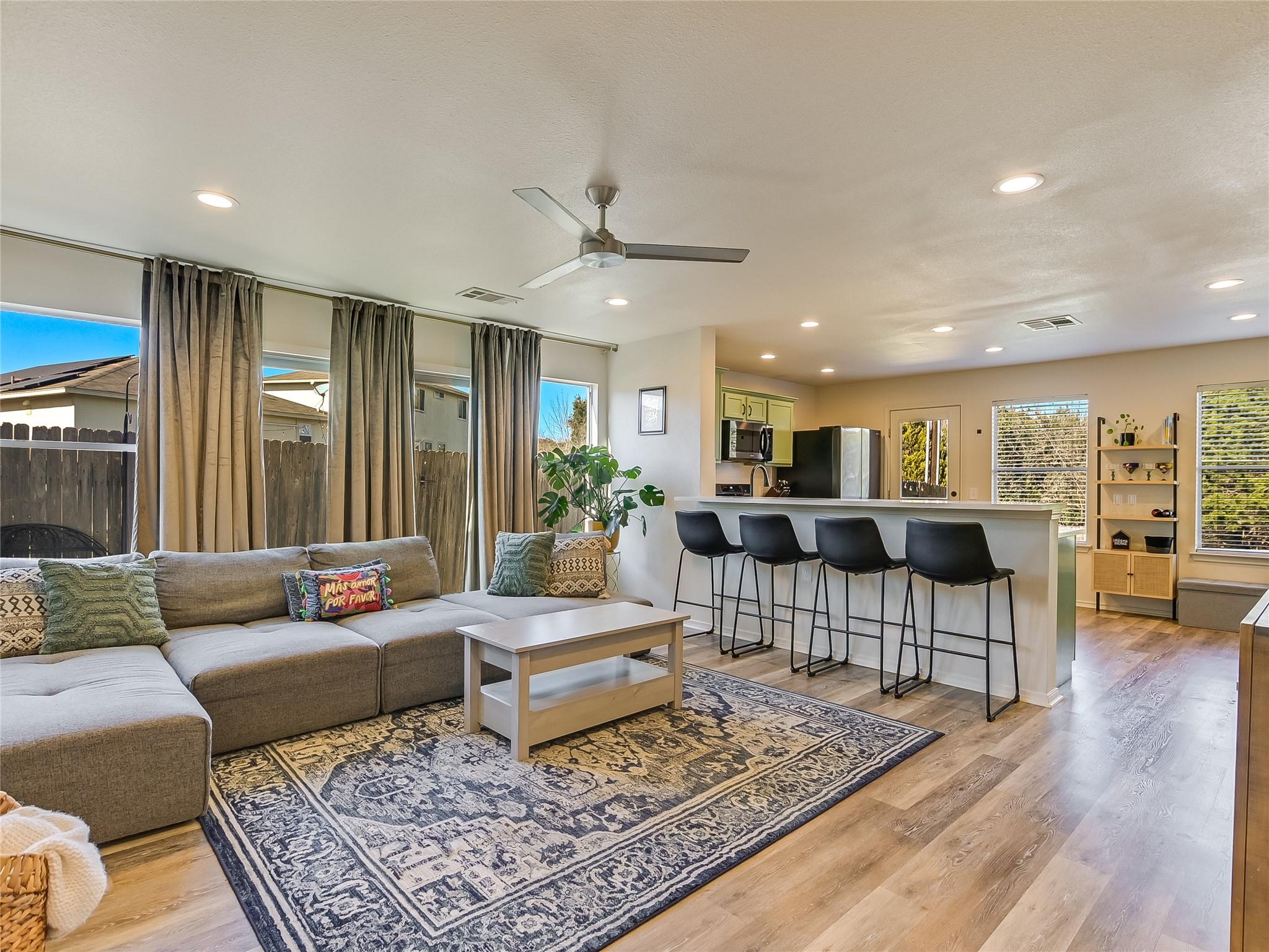 5516 Rayburn LN photo 2
