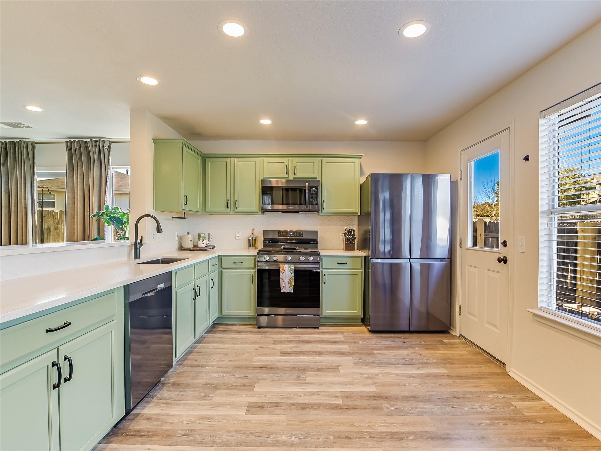 5516 Rayburn LN photo 7